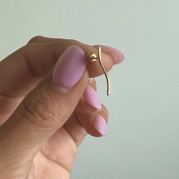 Kbh Jewels 14k gold S climber earring - Picture 4 of 5